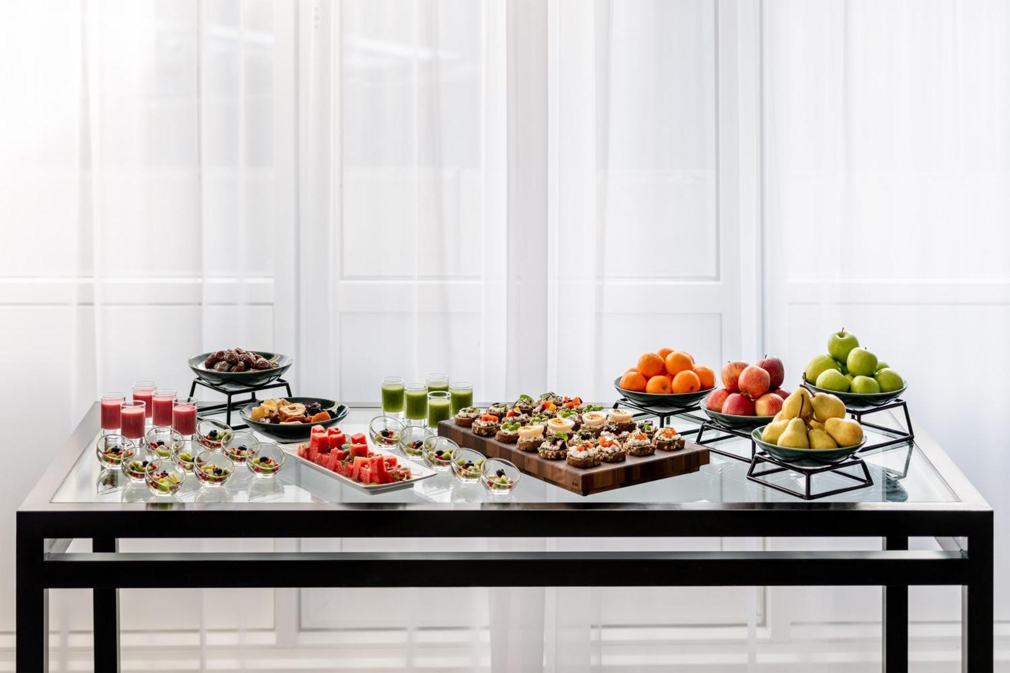 The Westin Grand Munich Hotel Exterior photo A buffet