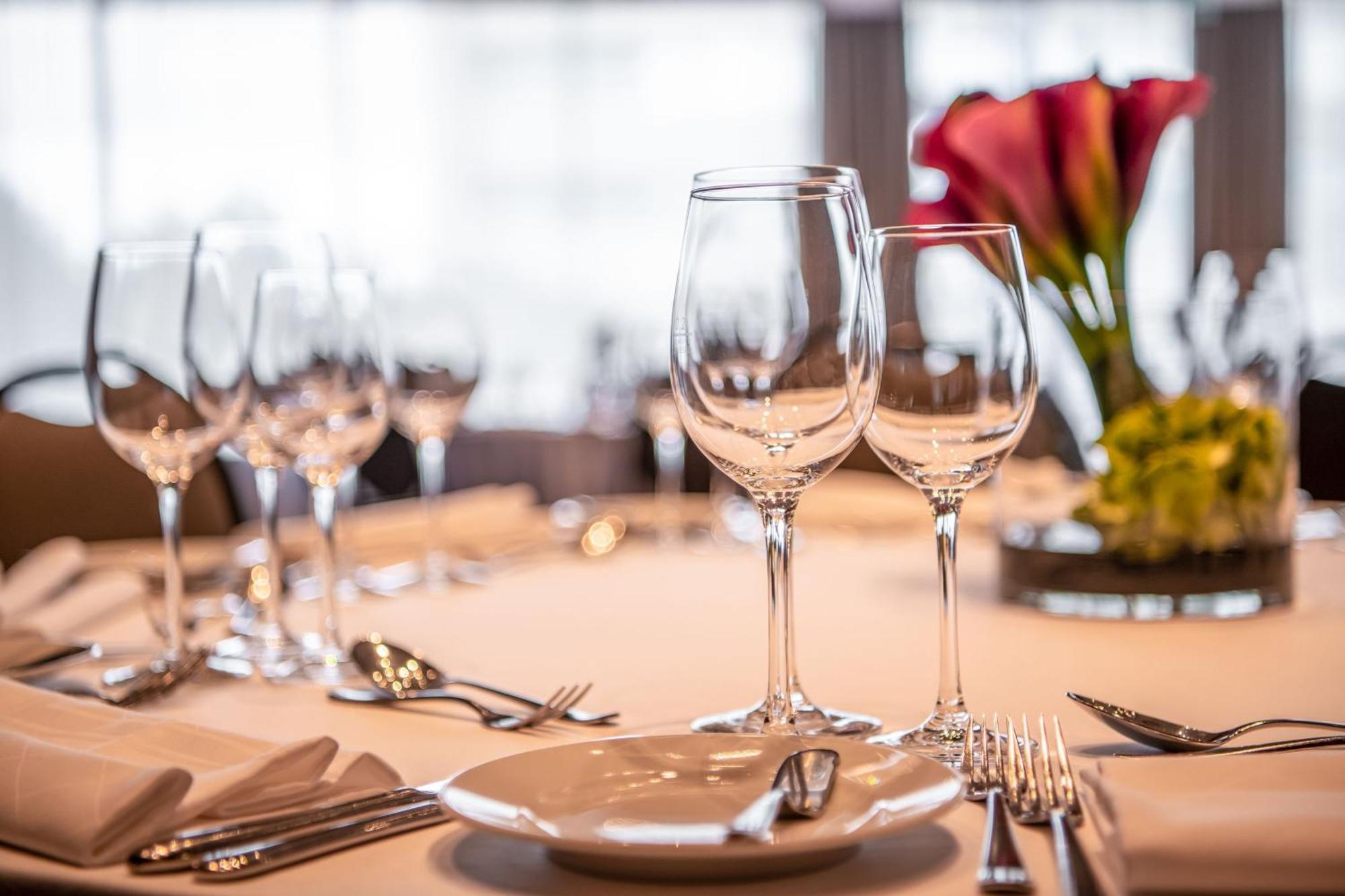 The Westin Grand Munich Hotel Exterior photo Wine glasses