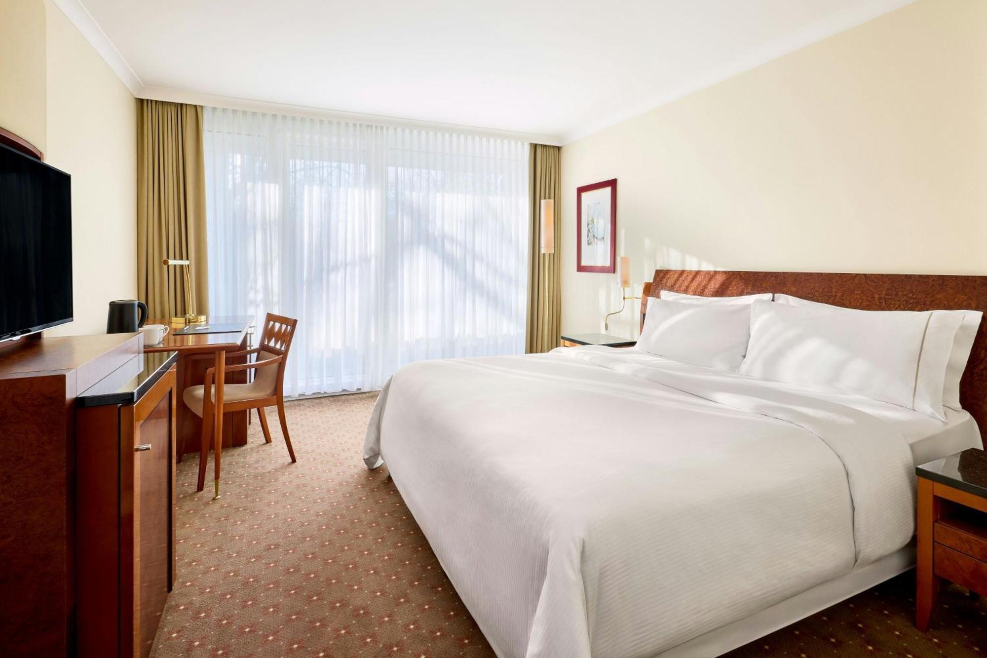 The Westin Grand Munich Hotel Exterior photo
